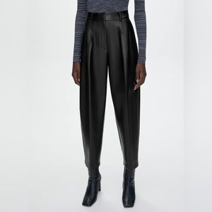 Aritzia Wilfred Carrot Pants - size 00 - Black